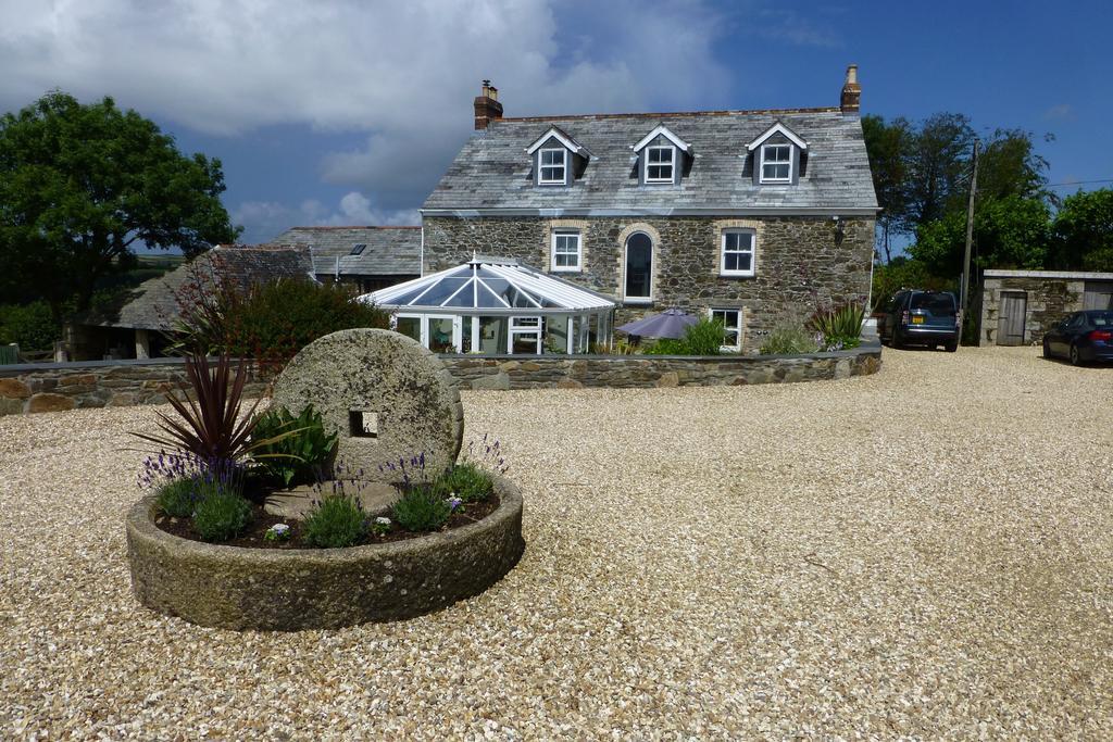 Treveighan Farmhouse Saint Teath ภายนอก รูปภาพ