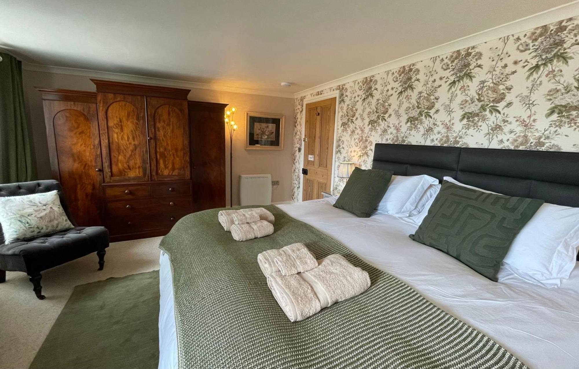 Treveighan Farmhouse Saint Teath ภายนอก รูปภาพ