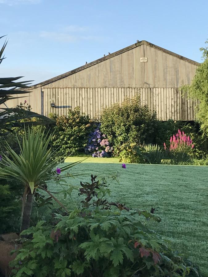 Treveighan Farmhouse Saint Teath ภายนอก รูปภาพ